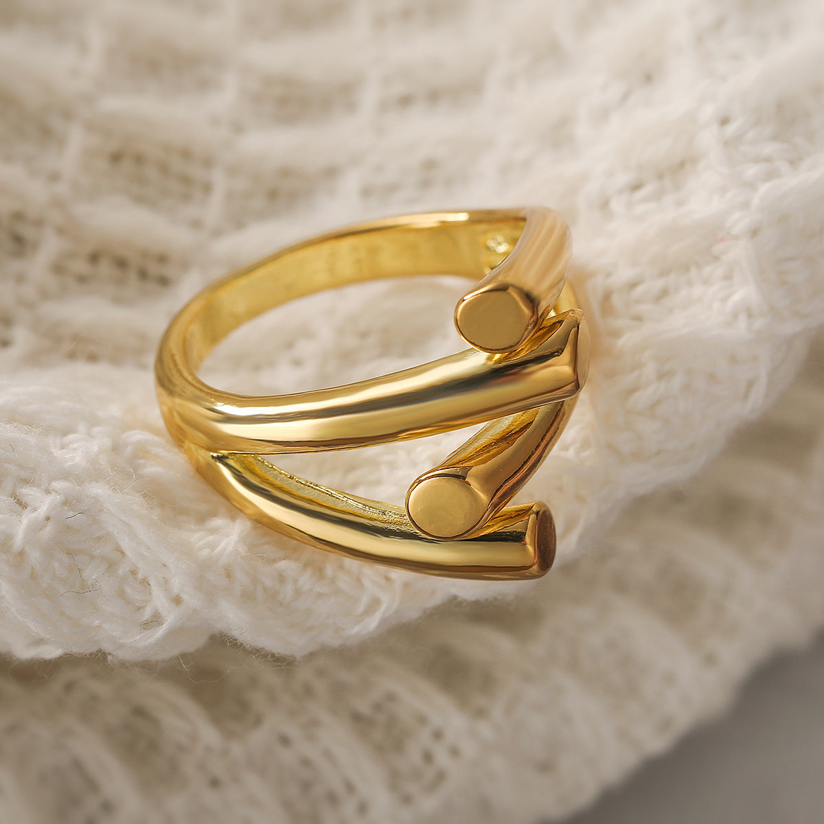 Simple and personalized smooth irregular geometric ring for women niche and versatile ring