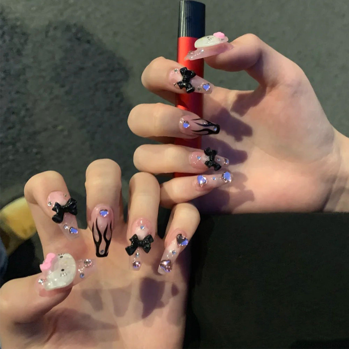 Girl Black Flame Y2K Style Wearing Nail Products Nail Patch Nail Patch Removable Nail Piece Fake Nail