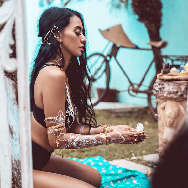 The LADY OF THE SKY Pearl Braided Arm Band