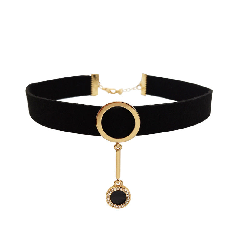 Clavicle Chain Black Wide Edge Covers Neck