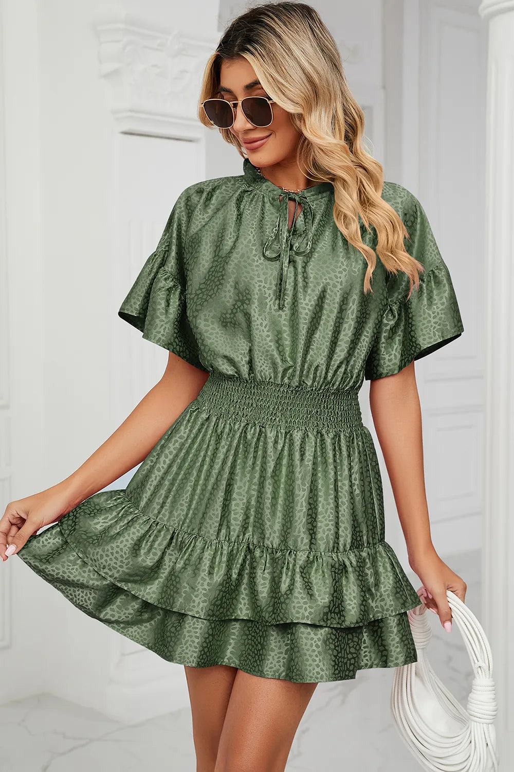 Solid color waist cinching loose V-neck lotus leaf dress for women